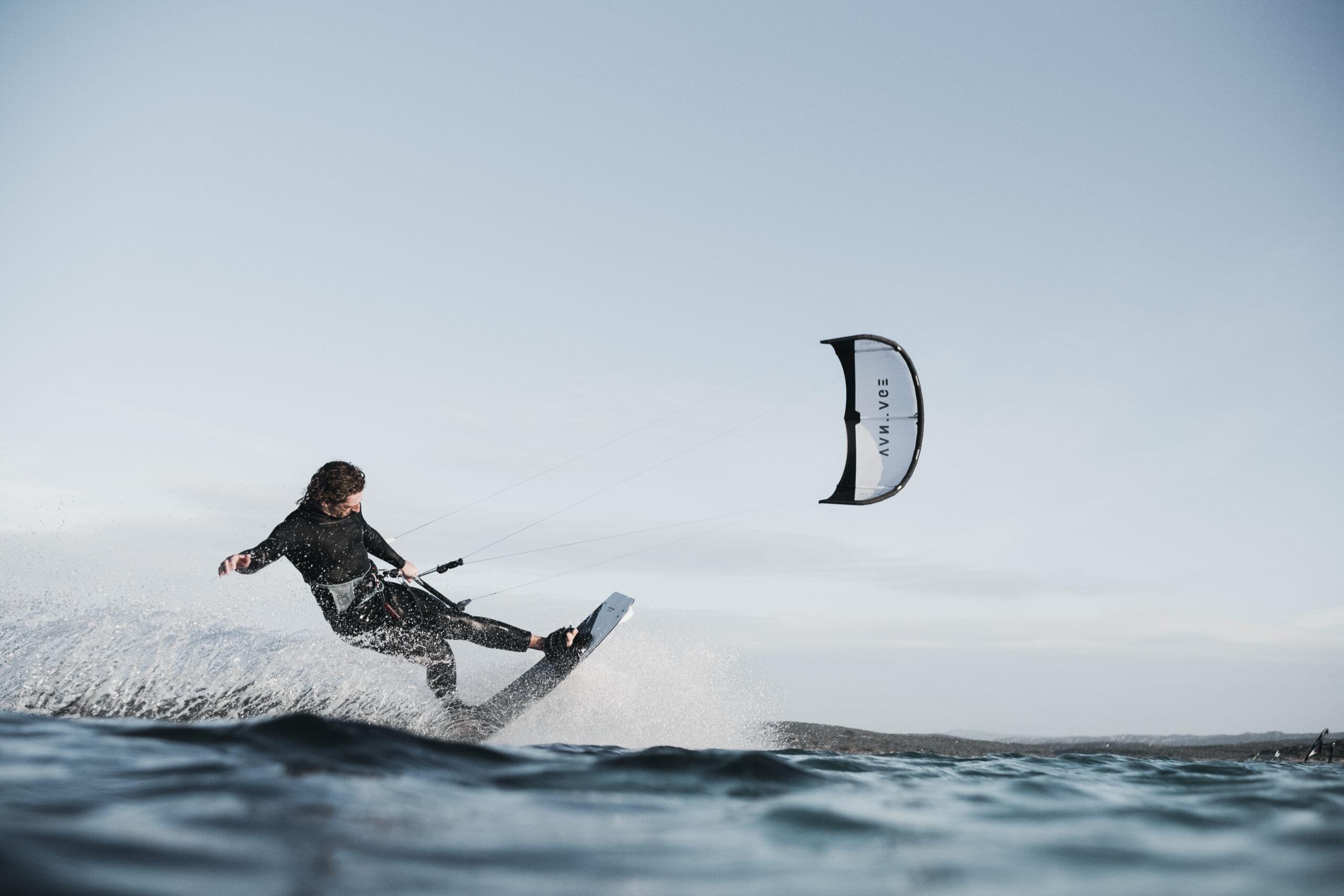 Destinos esenciales de kitesurf en otoño para aventureros